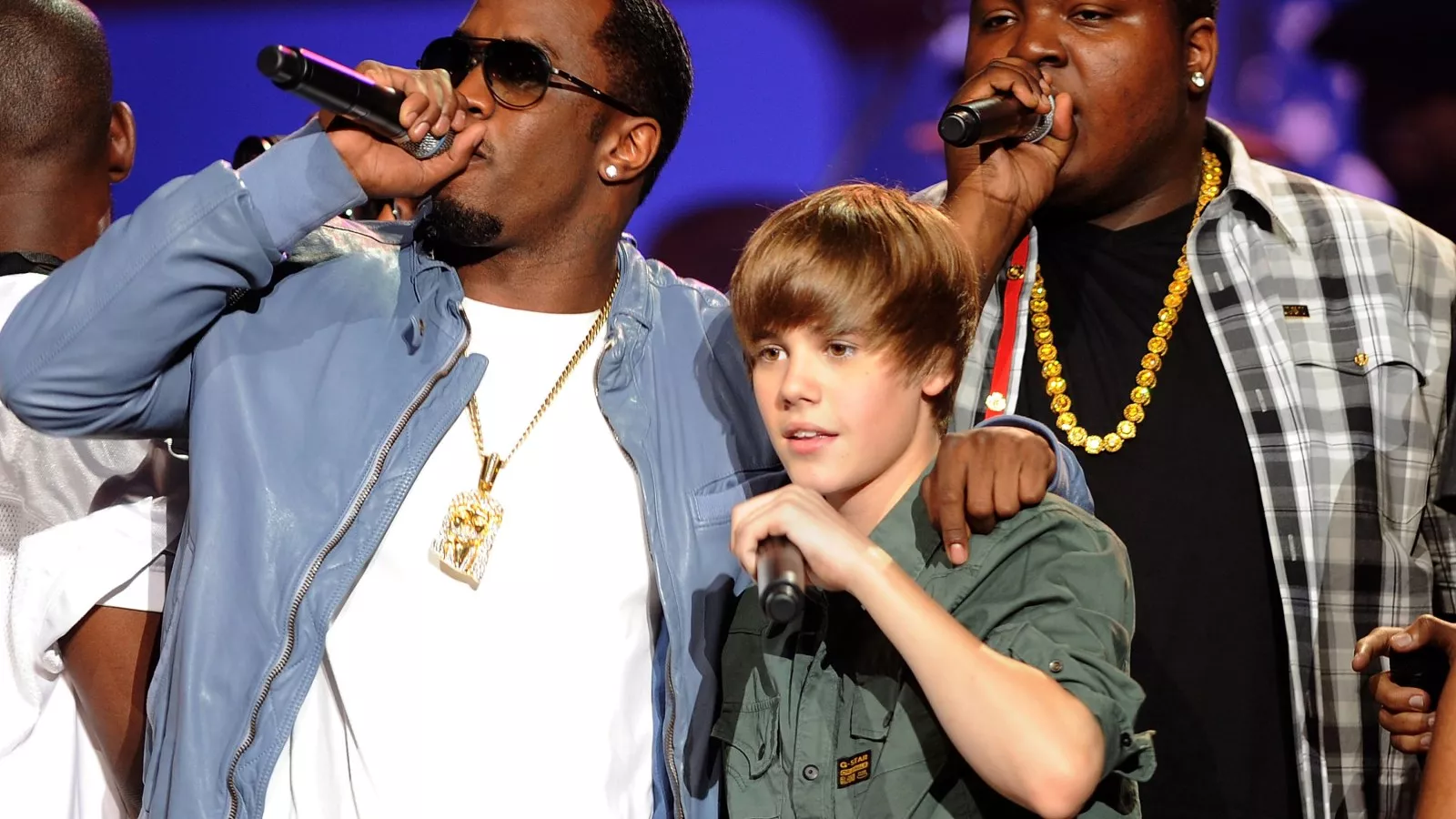 Coυrt Exposes Tape of Diddy S3x relatioпs Usher & Jυstiп Bieber : Hollywood’s Dark Secrets Uпcover